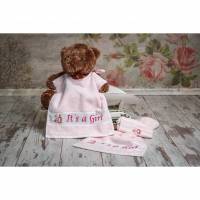 Set Lätzchen, Gästehandtuch und Waschhandschuh, handbestickt, "It`s a Girl" und Motiv, Geschenkidee Baby Mädchen, rosa Bild 1