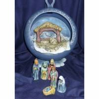 Weihnachtskugel mit Krippe zum hängen oder stellen. Maria ,Joseph,Christkind,Heilige 3 Könige Bild 1