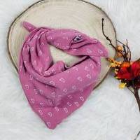 Baby Kleinkind Halstuch, Sabbertuch, Dreieckstuch aus Musselin in rosa mit kleinen weißen Füßen Bild 2