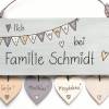 Türschild aus Holz mit Wimpelkette für Familien mit Namen personalisiert. Einzugsgeschenk für das neue Zuhause Bild 1