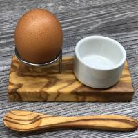 Eierhalter DESIGN PLUS inkl. Schale aus Porzellan für die Eierschalen und Eierlöffel aus Olivenholz Bild 1