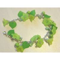 Armband APFELGRÜNE BLÜTEN 22cm lang - Bettelarmband mit grünen Blüten und Blättern aus Lucite Bild 1