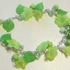Armband APFELGRÜNE BLÜTEN 22cm lang - Bettelarmband mit grünen Blüten und Blättern aus Lucite Bild 2