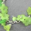 Armband APFELGRÜNE BLÜTEN 22cm lang - Bettelarmband mit grünen Blüten und Blättern aus Lucite Bild 7