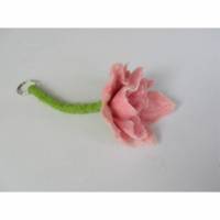 Schlüsselanhänger mit gefilzter rosa Blume Bild 1