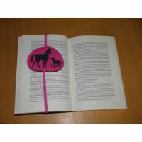 Lesezeichen, Pferd, Stute und Fohlen, mit Gummiband, personalisierbar, individuell, handgemacht aus Wollfilz von Dieda! Bild 1
