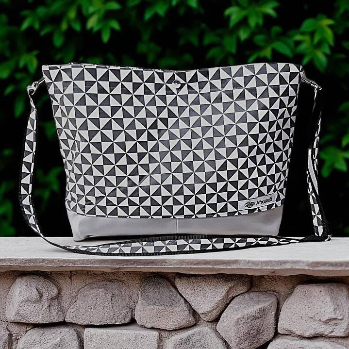 Umhängetasche, Handtasche, Shopper, Freizeittasche grau und weiß