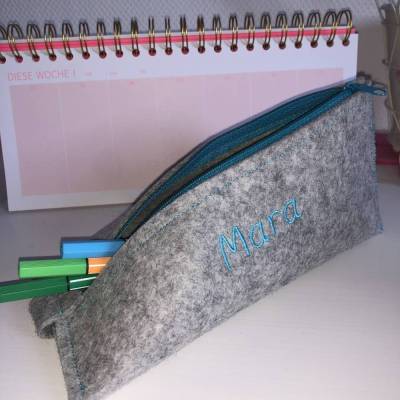 Stiftemäppchen WUNSCHTEXT / Farbwahl Wollfilz / besticktes Pencilcase Etui Universaltäschchen