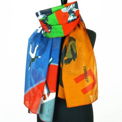 FARBIGE TÜCHER aus Baumwolle + Seide mit sowjetischen Plakaten der 1920er Jahre