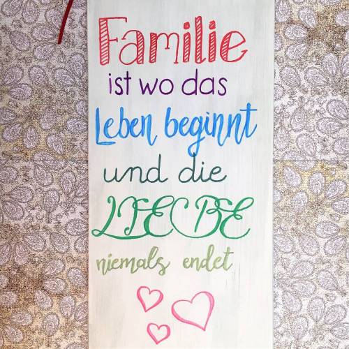 Holzschild, handbemalt, "Familie ist...", bunt, Liebe, Leben, Geschenk zur Hochzeit oder Geburt, Spruchschild, Shabby, buntes Familienleben