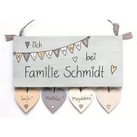 Türschild Familie Holzschild Wimpelkette personalisiert mit Herzanhänger Bild 1