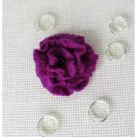Filzbrosche Filzblume fuchsia purple bestickt mit Rocaillesperlen Bild 1
