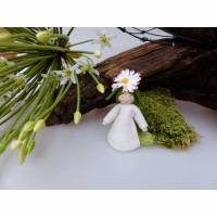Blumenkind Gänseblümchen-Daisy, Jahreszeitentisch Sommer, Filzpüppchen Bild 1