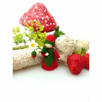 Blumenkind Erdbeere, Jahreszeitentisch Sommer, Filzpüppchen, Deko-Filz-Figur Bild 1