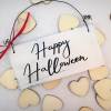 Holzschild, handbemalt, "Happy Halloween", Türschild, Wanddeko, weiß, Halloween, Herbstdeko, herbstlich, Geschenk, Schiftzug, elegant Bild 2