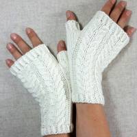 Bio Fingerlose Handschuhe mit Zopfmuster "Lobster Claw" Hellgrau oder Weiß, 2 Größen Bild 2