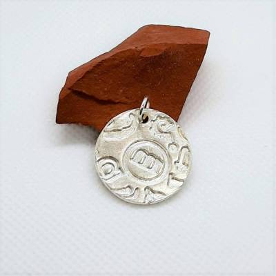 Silber-Anhänger mit tollem Muster aus 999 Silber, rund, Buchstaben