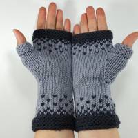 Graue fingerlose Handschuhe, gemusterte Armstulpen aus Bio Wolle handgestrickt, Pulswärmer gestrickt, Accessoires für Frauen Bild 2