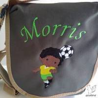 Kindergarten- / Kita-Tasche bestickt mit Fußball-Spieler +  Wunschname Bild 1