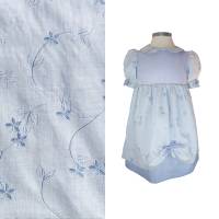 Batist mit Blumen Stickerei Baumwolle-Polyester Mischgewebe in Hellblau-Weiß 0,5m Bild 1