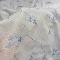 Batist mit Blumen Stickerei Baumwolle-Polyester Mischgewebe in Hellblau-Weiß 0,5m Bild 5