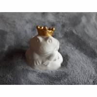 Der König der Frösche, handgegossen aus weißer Gießmasse Bild 1