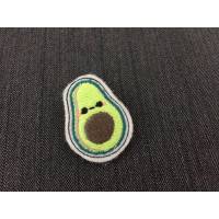 süßer Pin: kleine Avocado, gestickt, Anstecker Bild 1