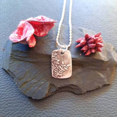 Rechteckiger Anhänger "Blätter im Wind" aus 999 Silber