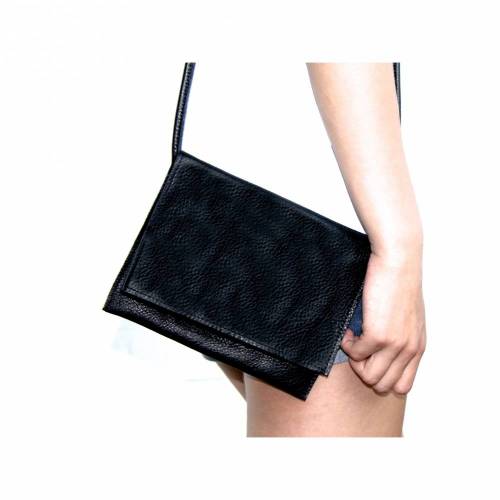 Schlichte kleine PARTYTASCHE aus genarbtem Leder