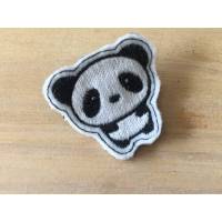 kleiner Anstecker/Pin : gestickter Panda Bild 1