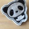 kleiner Anstecker/Pin : gestickter Panda Bild 5