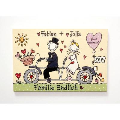 Hochzeitsgeschenk für das Brautpaar. Türschild aus Holz mit Braut und Bräutigam auf Fahrrad. Mit Hochzeitsdatum.
