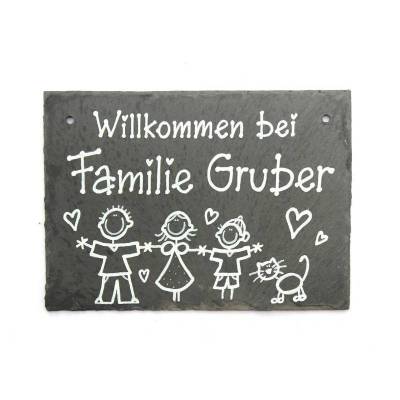 Türschild aus Schiefer, für Familien, mit Name personalisiert. Schieferschild mit Figuren. Besonderes Einzugsgeschenk