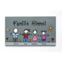 Türschild für Familien, aus Holz, mit Figuren, mit Namen personalisiert. Holzschild, Haustürschild, Namensschild. Bild 1