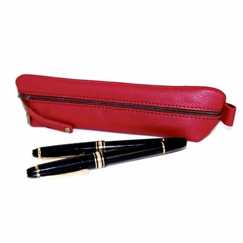 Stifteetui aus tiefrotem Ziegenleder „dreidimensional”