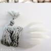Pulswärmer Mini- Stulpen Hellgrau mit quer gestricktem Zopfmuster und Mini- Zöpfchen LEI von Lana Grossa Bild 5