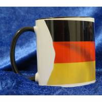 Keramiktasse TWO TONES & HANDLE mit Deutschlandflagge. Bild 1