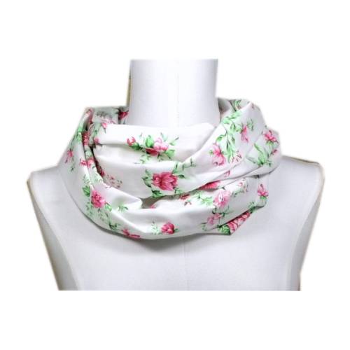Loop Schlauchschal wollweiß weiß pink Blumen floral handmade Schal Damen