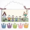 Türschild aus Holz für Familien personalisiert mit Namen, Figuren und Kronen als Anhänger. Holzschild, Haustürschild. Bild 2