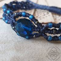 Armband mit blauer Kristall-Perle und Glasperlen in Anthrazit - größenverstellbar - Makramee Bild 1