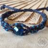 Armband mit blauer Kristall-Perle und Glasperlen in Anthrazit - größenverstellbar - Makramee Bild 3