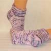 handgestrickte Socken, Kurzsocken, Sneakers in Gr. 40/41, Damensocken in flieder, rosa und natur, Einzelpaar Bild 3