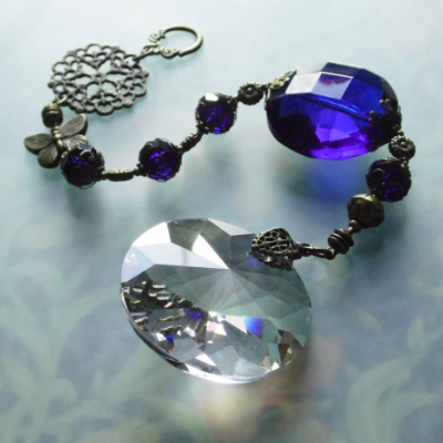 Sonnenfänger tief Blau mit Regenbogen Kristall und bronze Schmetterling SF-AB-8