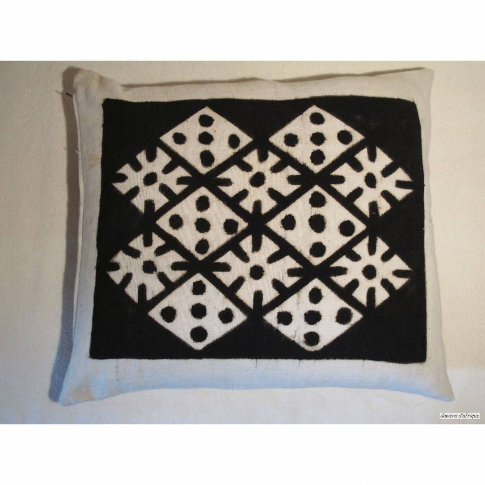 Schwarz-weißer Kissenbezug aus afrikanisch-handgewebtem Baumwolltuch, ca. 40 cm Bild 1