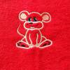 kuschelweiches Handtuch bestickt mit kleinen Tieren, Blickfang für jedes Bad, Baumwolle,rot mit einer kleiner Maus Bild 3