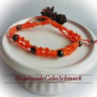 geknüpftes Makrame/Makramee Armband in orange mit bronzefarbenen Perlen Bild 1