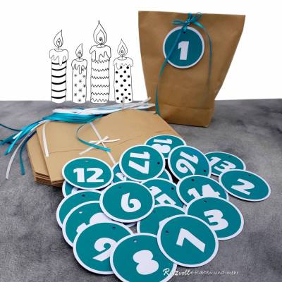 Adventskalender Papierbeutel zum Befüllen mit türkis-weißen Zahlenanhängern & Satinbändern