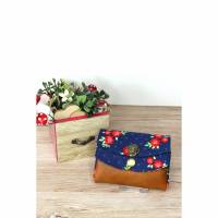 Mini-Portemonnaie blau mit Blumen und Lederimitat Bild 1