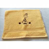 kuschelweiches Handtuch bestickt mit kleinen Tieren, Blickfang für jedes Bad, Baumwolle,gelb mit einer Giraffe Bild 1