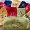 kuschelweiches Handtuch bestickt mit kleinen Tieren, Blickfang für jedes Bad, Baumwolle,gelb mit einer Giraffe Bild 3